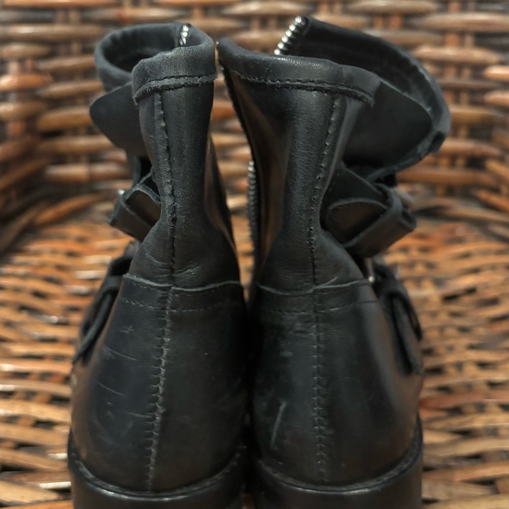 Steve Madden Women's Cain Buckle Booties Black Leather in size 7 - Picture 5 of 15